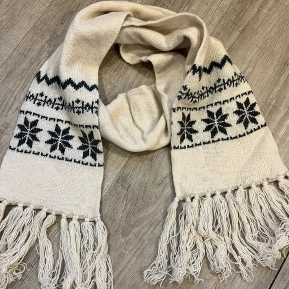 Cozy Cream and Charcoal Grey Fringed 100% Wool Scarf Snowflake Pattern